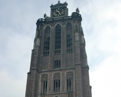 Kerktoren en carillon in Dordrecht